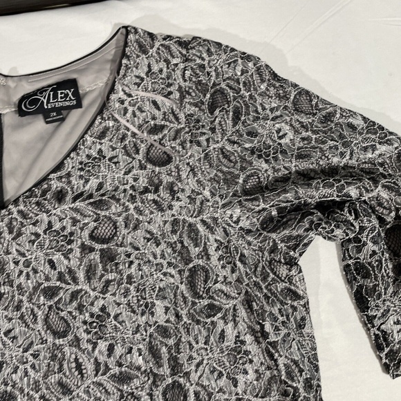 NEW Alex Evenings [‎ PLUS 2X ] Embroidered Lace 3/4 Sleeve Top in BlacK - Picture 4 of 12